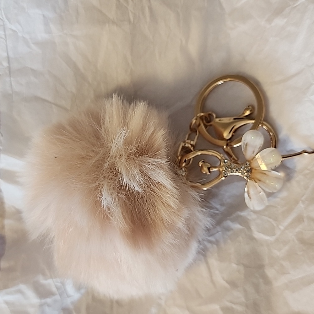 ELEGANT BEIGE POM POM KEYCHAIN